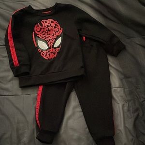 Spiderman sweater and pants set size 2T